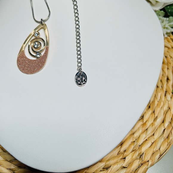 Art Deco Brushed Gold Tone and Glittery Teardrop Pendant on Silver tone chain. - Picture 8 of 9